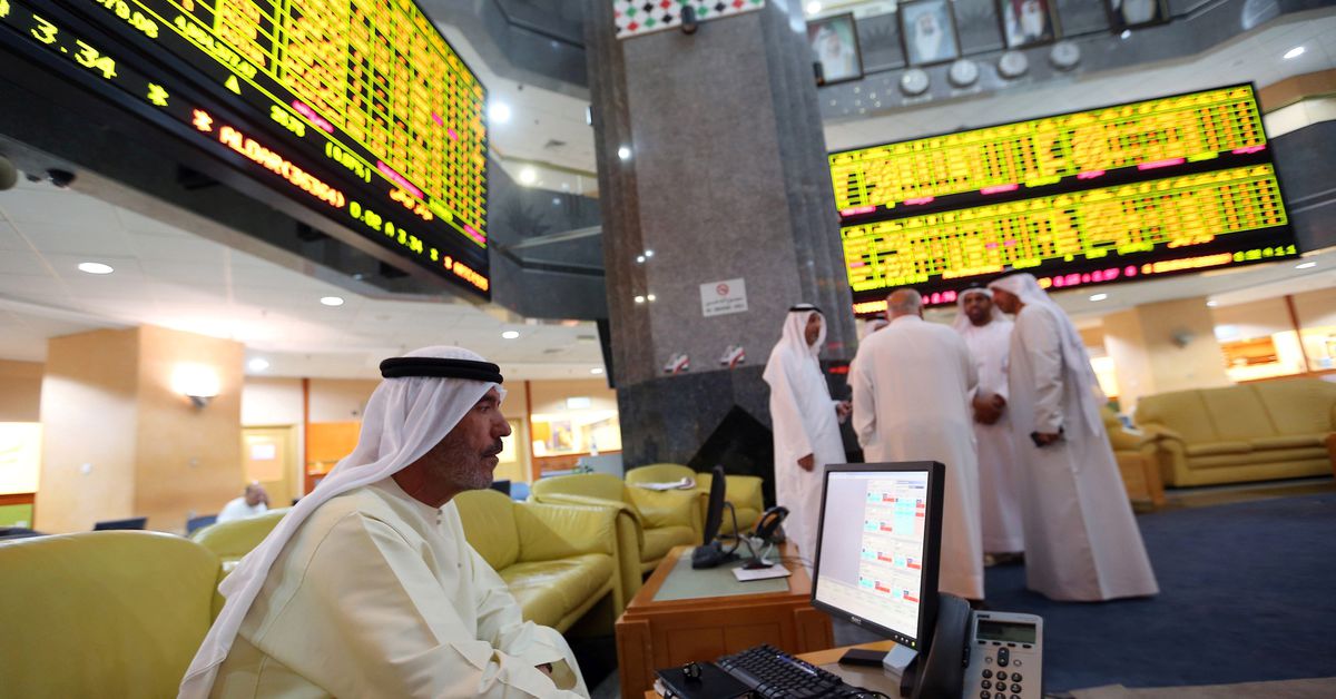 Dubai bourse falls to extend weekly losses, Abu Dhabi falls