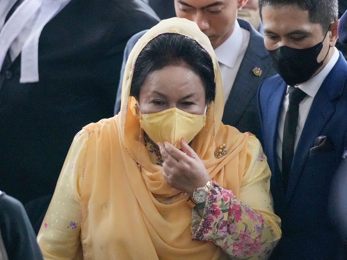 Malaysias Ex First Lady Rosmah Mansor Found Guilty After Husband Jailed For A Week Uae Times 2834