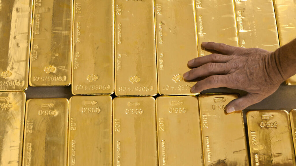 uae-dubai-gold-price-plunges-nearly-dh2-per-gram-news-uae-times