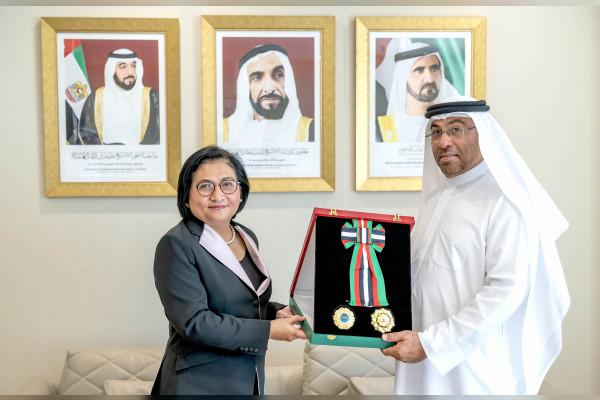Emirates News Agency – UAE President awards Philippine Ambassador with First Class Medal of Independence