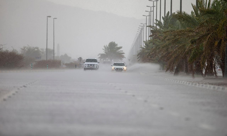 VIDEO: Rain falls across UAE, cold weather persists