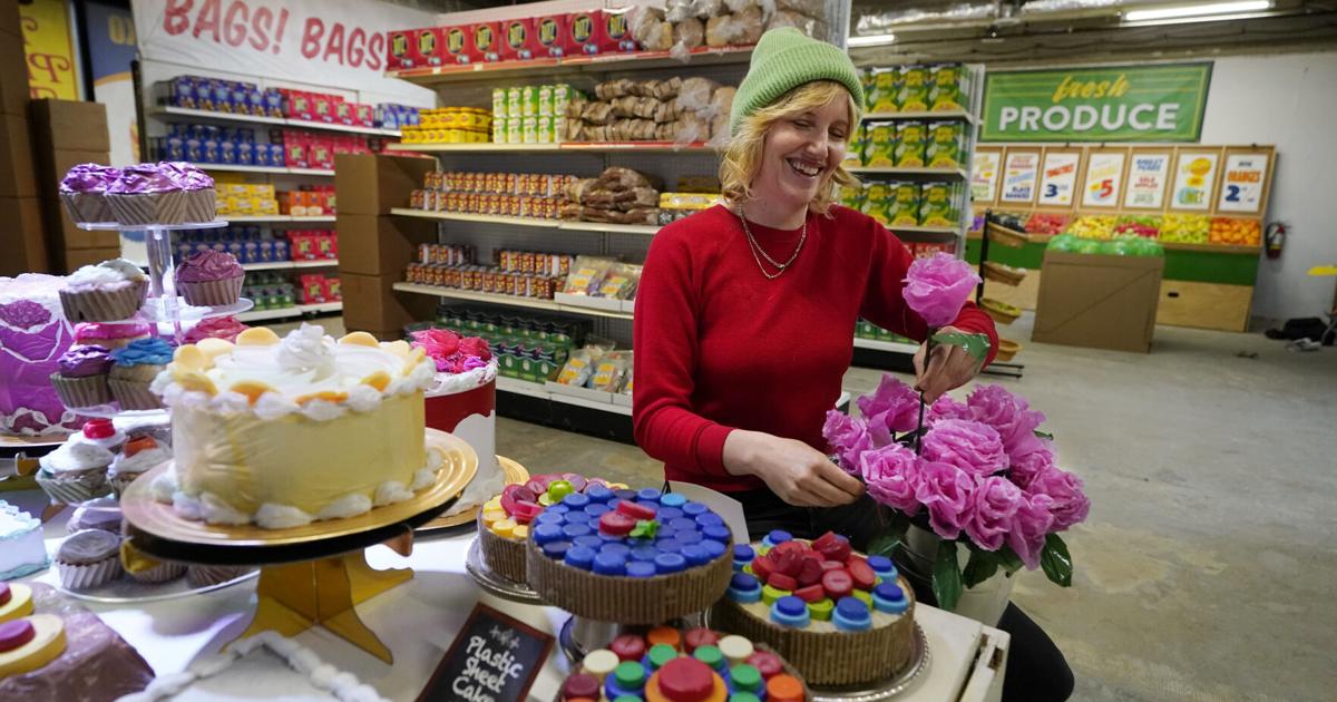 Plastic art?An Entire Grocery Store Created From Waste | Entertainment