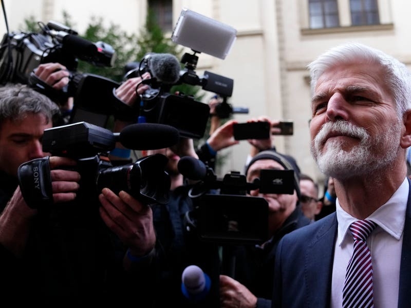 Ex-general beats billionaire in run for Czech Republic president