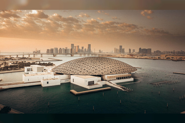 Emirates News Agency – Louvre Abu Dhabi exhibit showcases charm, art of Indian cinema