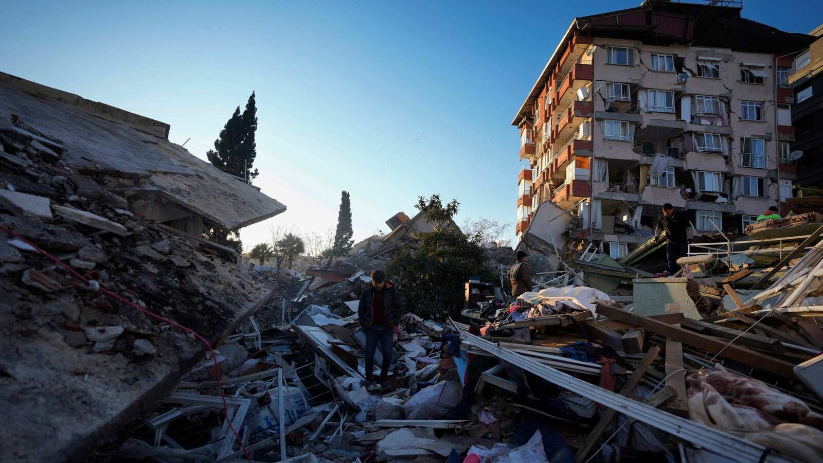 Earthquake death toll in Turkey, Syria exceeds 15,000 | World News
