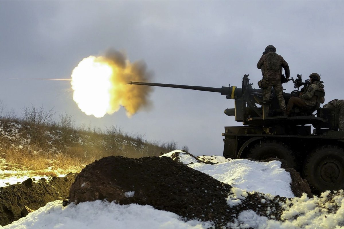 Russia continues attacks on multiple fronts in eastern Ukraine