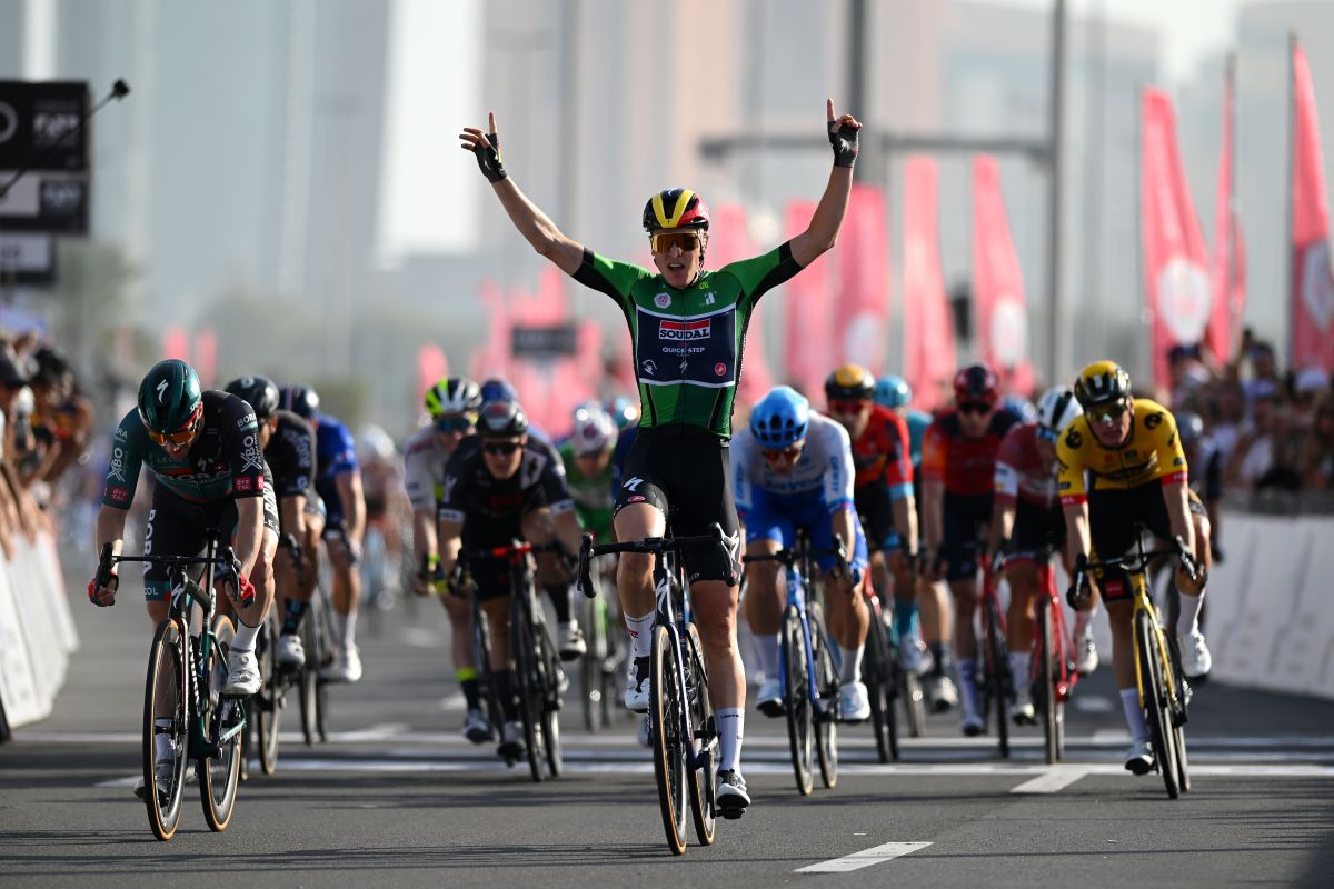 Tim Merlier doubles in final sprint duel on stage six of UAE Tour