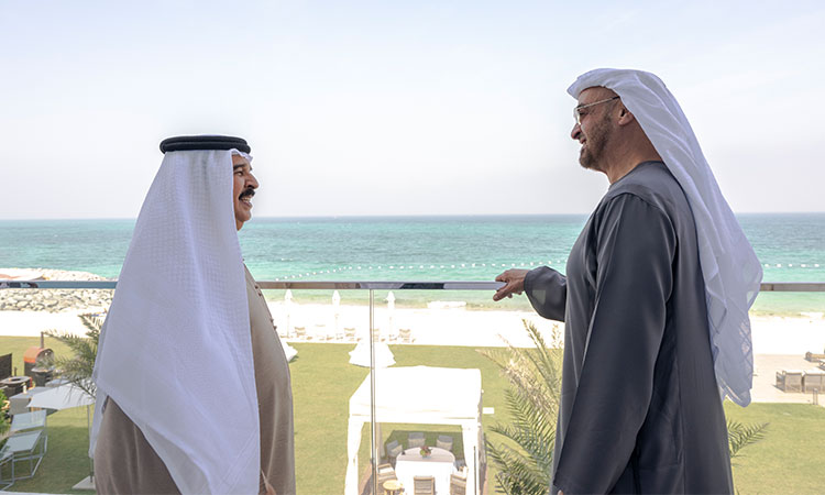 King Hamad of Bahrain receives President Mohamed bin Zayed at his official residence in Abu Dhabi