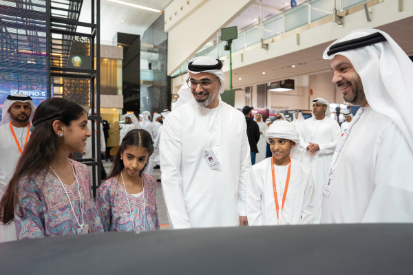 Emirates News Agency – Khaled bin Mohamed bin Zayed visits IDEX and NAVDEX 2023